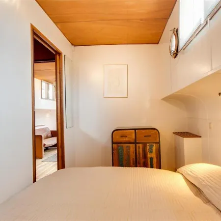 Bed and breakfast Holiday Houseboat