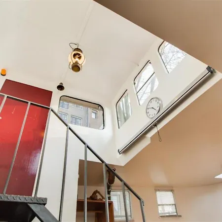 Holiday Houseboat Bed & Breakfast