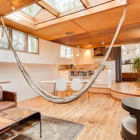 Bed & Breakfast Holiday Houseboat *